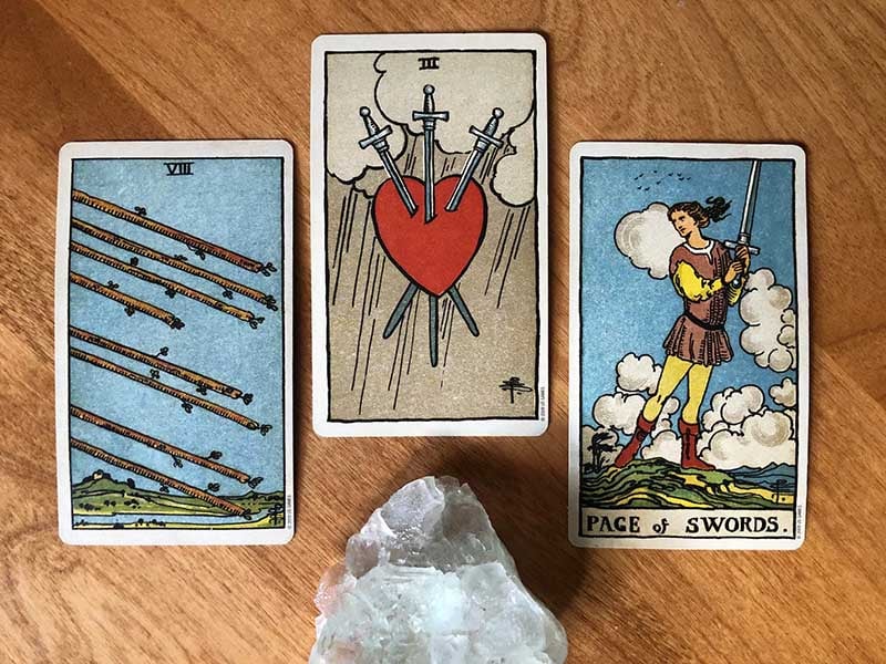 3 Of Swords khi kết hợp với những lĩnh vực, lá bài khác
