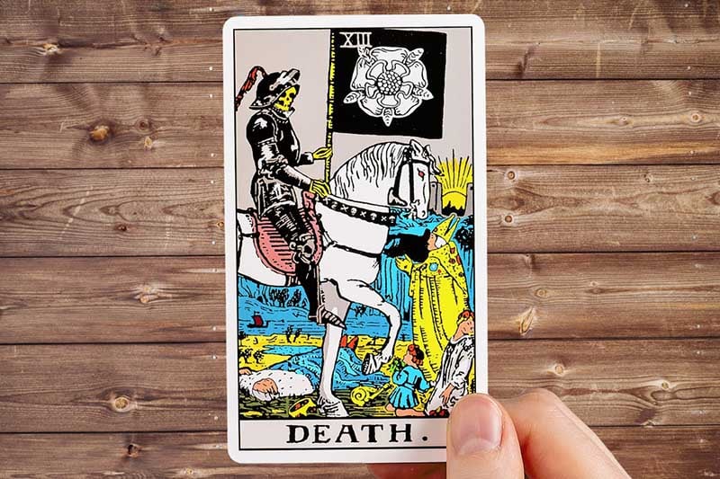 Vị trí số XIII và kết nối chiêm tinh của Lá death