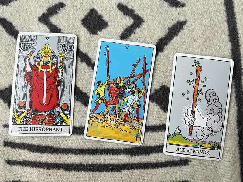 Cách kết hợp Ace Of Wands với các lá bài khác