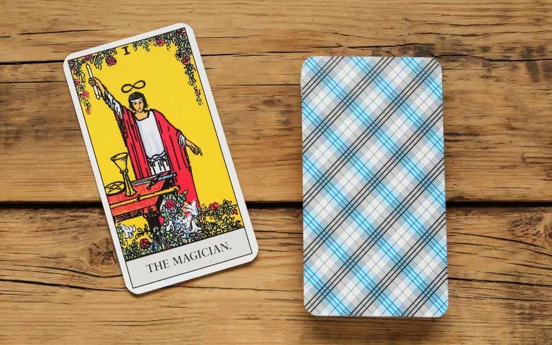 Giải mã The Magician Tarot khi kết hợp với lá bài khác