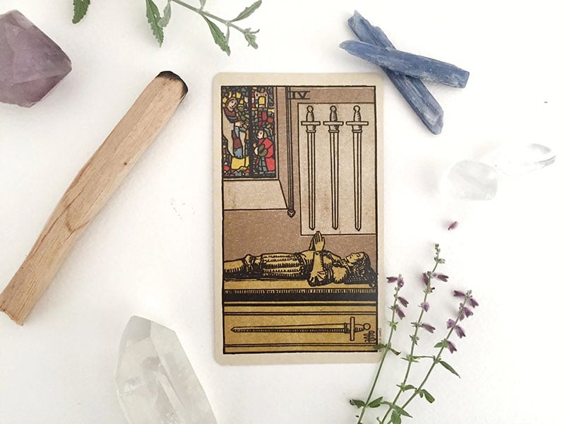 Tổng quan về lá bài 4 Of Swords
