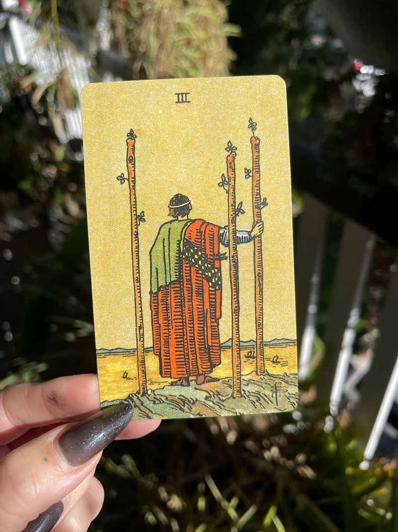 Ý nghĩa 3 Of Wands trong vị trí xuôi