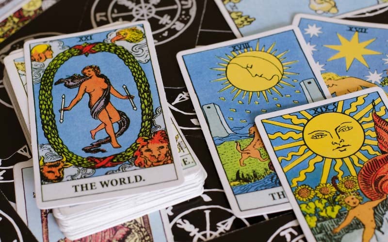 The World khi kết hợp với lá bài khác