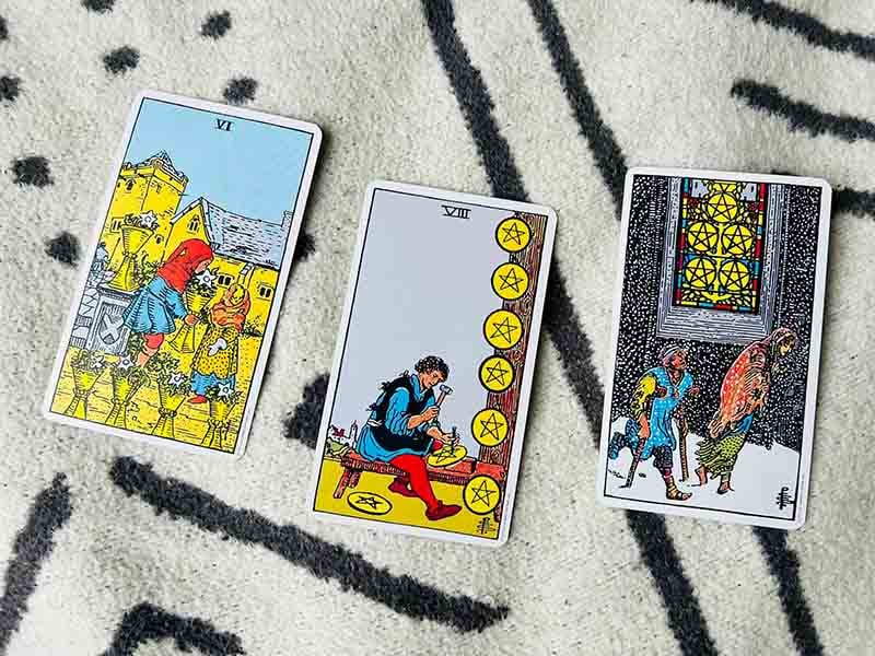 Sự kết hợp của 8 of Pentacles với các lá bài khác