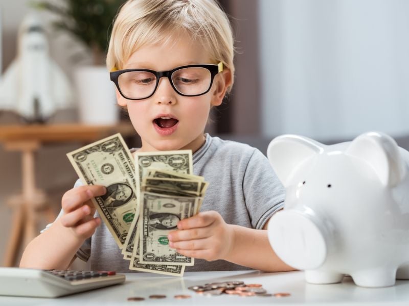 Hoa C&aacute;i cung T&agrave;i Bạch rất say m&ecirc; kiếm tiền