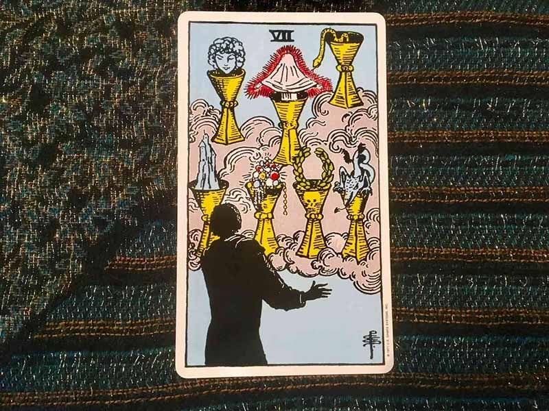Sự kết hợp giữa 7 Of Cups và các lá bài khác