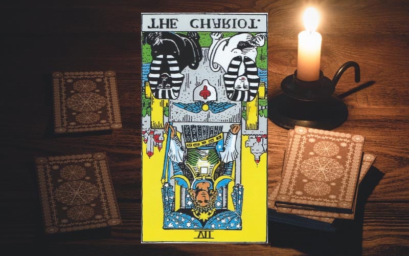 Giải mã ý nghĩa lá The Chariot Ngược