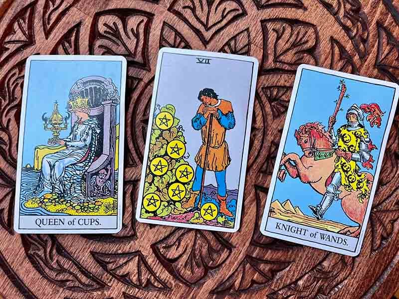 7 Of Pentacles khi kết hợp với các lá bài khác