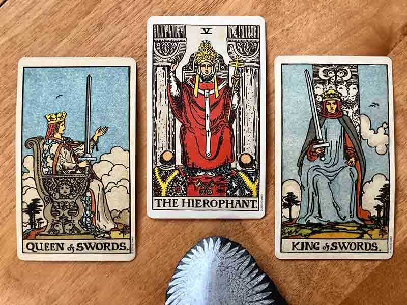 King Of Swords khi kết hợp với những lá bài khác