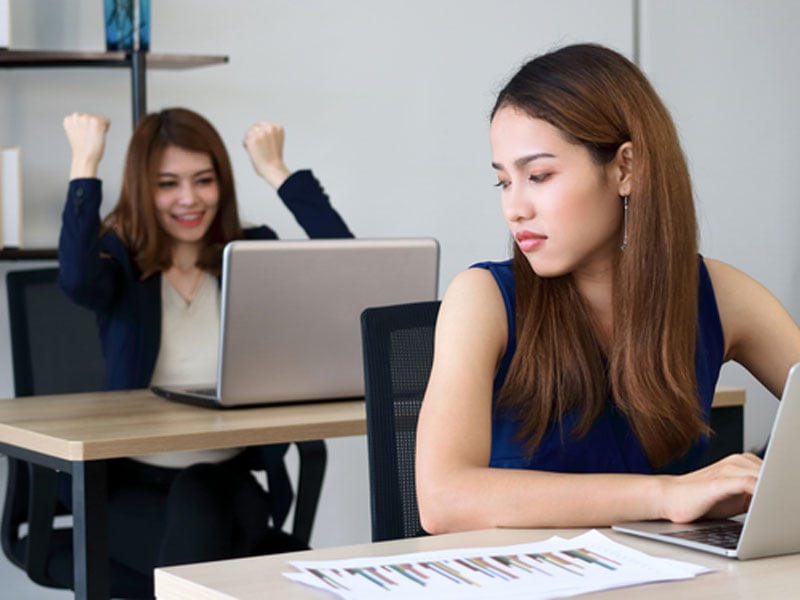 c&ocirc; thần với điếu kh&aacute;ch bị gh&eacute;p đố kỵ