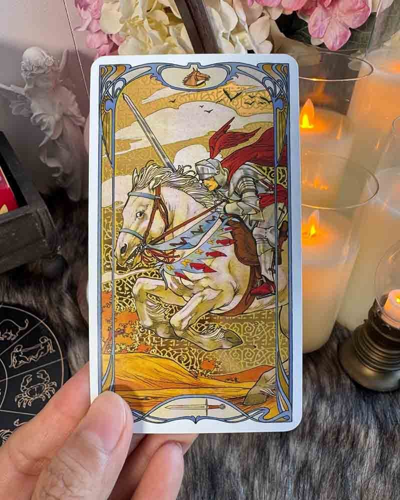 Ý nghĩa lá bài Knight Of Swords ở trạng thái xuôi